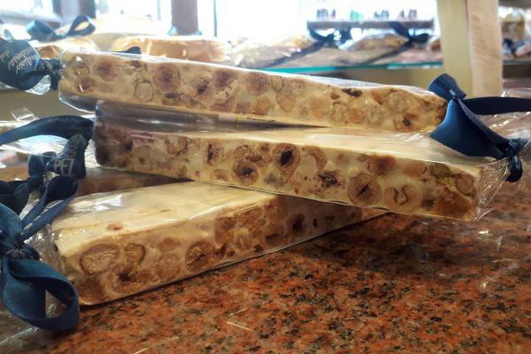 Torrone morbido mandorlato Pez