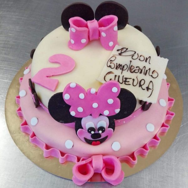 Torta di compleanno Pez Minnie rosa