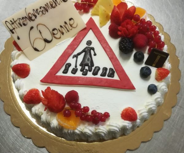 Torta di compleanno Pez attraversamento pedonale